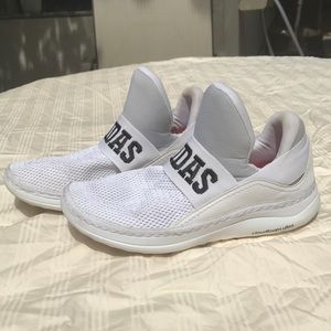 Adidas cloudfoam ultra speakers women’s 9/9.5